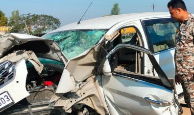 खाटू श्याम से लौट रहे श्रद्धालुओं की कार पलटी:ग्वालियर-झांसी हाईवे पर हुआ हादसा; चालक समेत 5 घायल