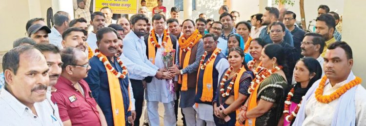 राजपुर नपं के अध्यक्ष व पार्षदों ने ली शपथ